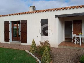 Maison 6 pers à 900m de la plage avec terrasses et parking, animaux acceptés - FR-1-357-319